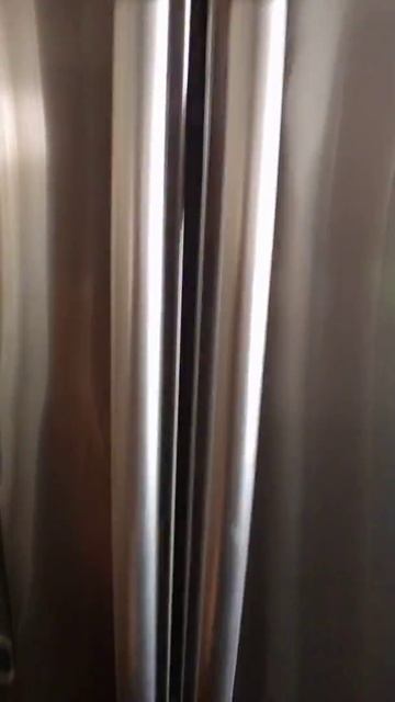 Hisense French Door Fridge-Freezer with Water Dispenser - смотреть онлайн