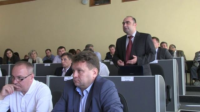 Словесная перестрелка Ренато Усатого и Октавиана Маху на муниципальном совете (видео) смотреть онлайн