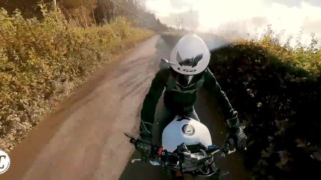 The NEW Best 360 Camera For Motorcycles? | Insta360 ONE X2 смотреть онлайн