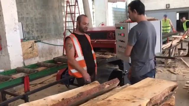 Кромкообрезной многопильный станок смотреть онлайн