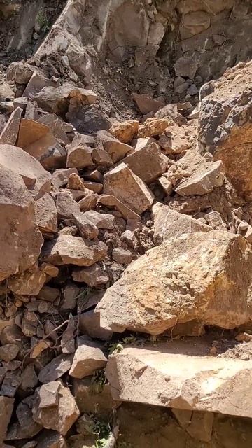 Saving rock for a retaining wall - House pad excavation смотреть онлайн