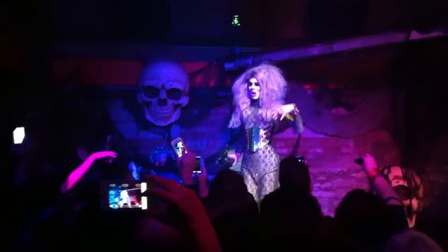 Sharon Needles @ Spin смотреть онлайн