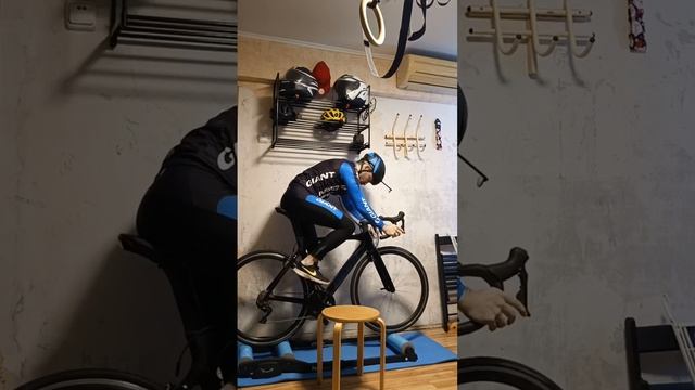 Tacx Galaxia T1100 роликовый велостанок. Первый раз.