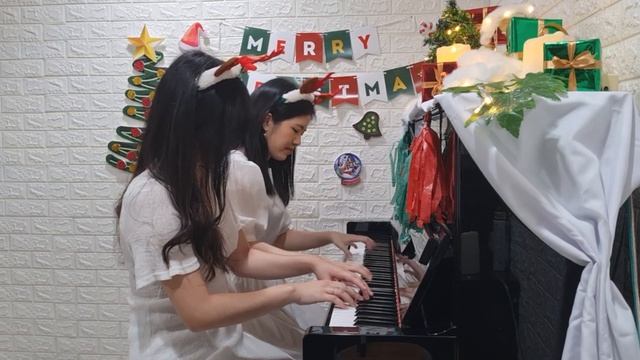 Carol of the Bells played by Miss Carissa & Miss Indri смотреть онлайн