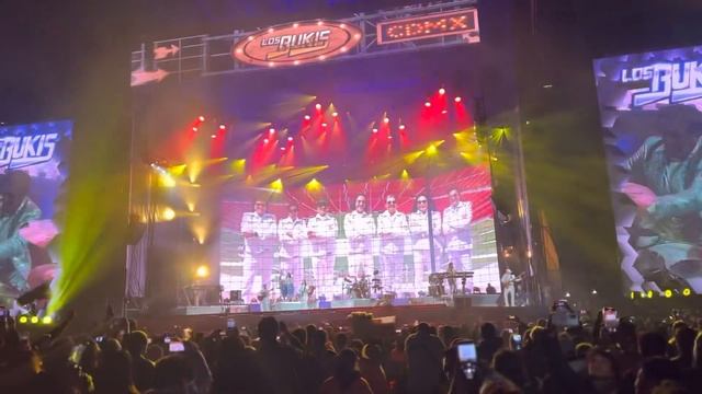 Los Bukis en estadio azteca “y ahora te vas” смотреть онлайн