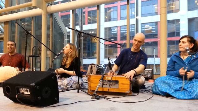 Gaura - Shakti Mahamantra 2015 Toronto yoga show - Saturday смотреть онлайн