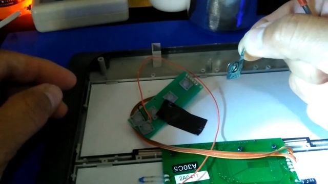 Reparación de porta pilas oxidado a reloj de pared CASIO. смотреть онлайн