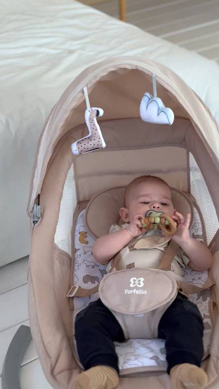 Незаменимый девайс для молодых родителей! Электрокачели мягко укачают малыша 😴 смотреть онлайн