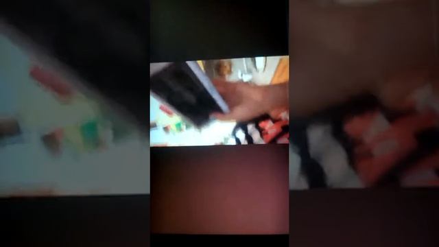 Школьница в перископе, издевается над кошкой! смотреть онлайн