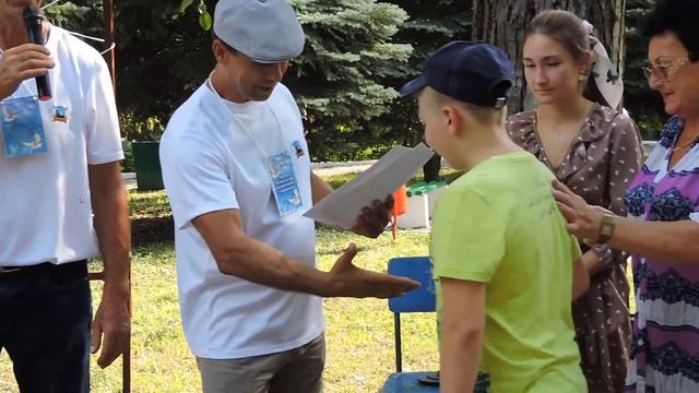 На выставке в г.Шахтерске награждение грамотами юных голубеводов. смотреть онлайн