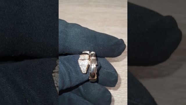 Золотое кольцо с бриллиантами в стиле Bvlgari смотреть онлайн