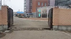 Распашные ворота Алютех с автоматикой и фотоэлементами.