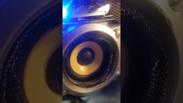Угадай басовые треки по Басу. смотреть онлайн