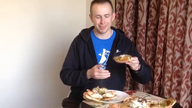 Cooking and eating Dungeness crab fresh from Bay Area California смотреть онлайн