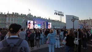 Иностранец видет концерт Вячеслава Бутусова в Санкт-Петербурге, Россия