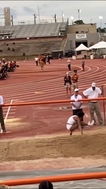 Back when Tara Davis jumped 6.97m (22-10.50) at the Texas Invitational! 👏💯 | #shorts смотреть онлайн