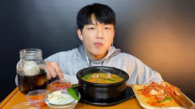 뜨끈한 순대국밥 한그릇 하면 그만이지!! ASMR먹방ㅣASMR MUCKBANGㅣSundae Rice soupㅣREAL SOUND EATING SHOWㅣ смотреть онлайн