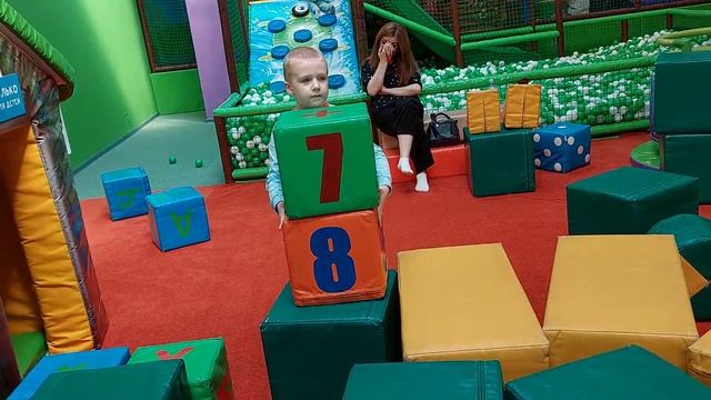Ваня в детском развлекательном центре Zамания #ваня #развлекательныйцентр #zамания