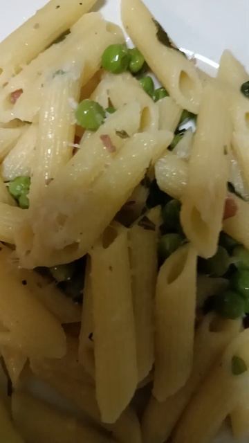 Pasta salad w/ bacon & green peas #shorts смотреть онлайн