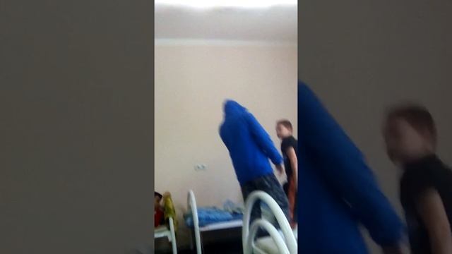 Крутой чувак 2 взял на удушающий 11 летнего поцана смотреть онлайн