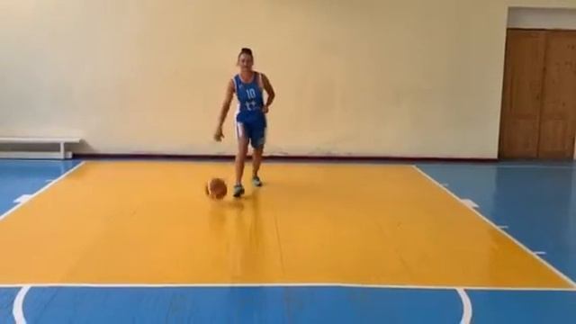 Ведение вперёд , назад ( Баскетбол) смотреть онлайн