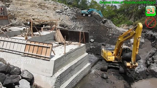 Excavators And Trucks Digging Moving Rocks And Dirt on The Dam Construction смотреть онлайн