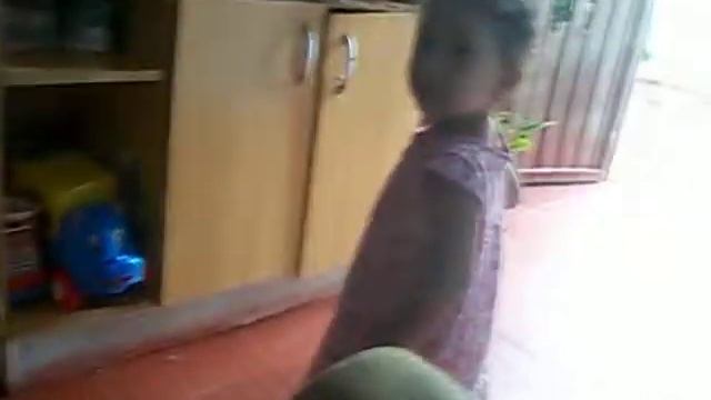Vika dançando '' Bate o pesinho tremendo o bumbum'' смотреть онлайн