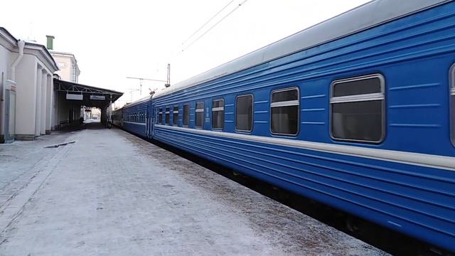 Тепловоз ТЭП70БС-299 с пассажирским составом+приветливая бригада на станции Царское село смотреть онлайн