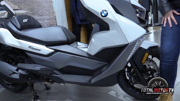 BMW C400X vs BMW C400GT - Prueba Comparativa