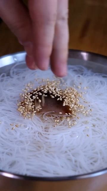 The appetizing and greasy vermicelli soup is sweet and sour and #shorts смотреть онлайн