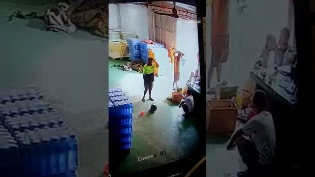 Armed Robbery caught on CCTV camera in Port Moresby...Criminals disguising as PNG Power Workers ... смотреть онлайн