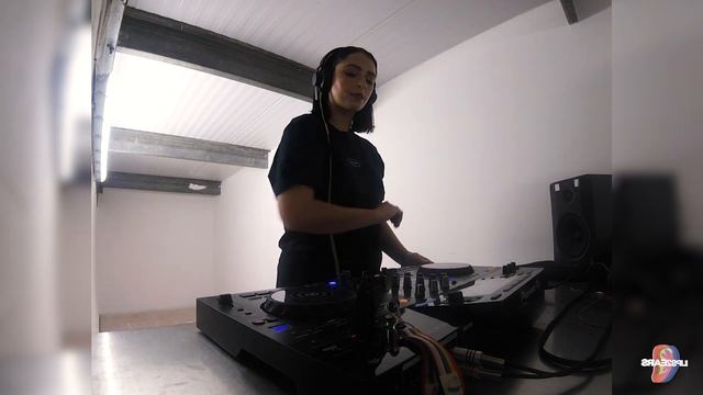 SURKA | OUTSIDE THE BOX смотреть онлайн