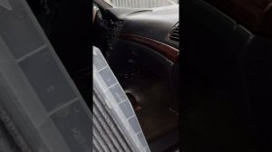 Замена салонного фильтра на вольво  S80 2001 год