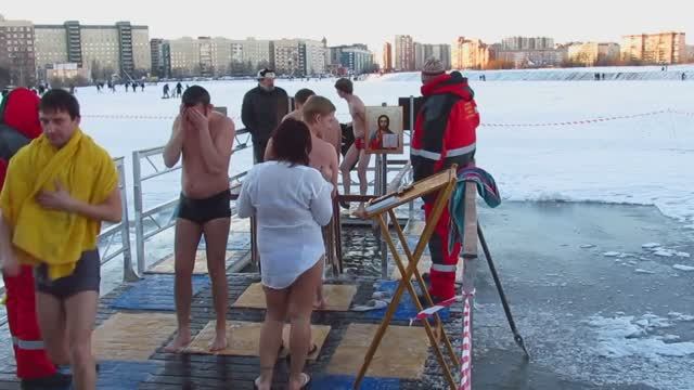 Петербург. Крещенская купель на Долгом Озере смотреть онлайн
