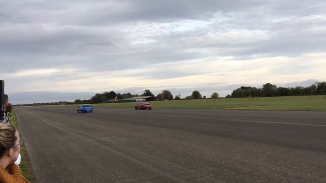 Runwayclub Challenge 1000 - Nissan Skyline R34 vs Tesla Model S смотреть онлайн