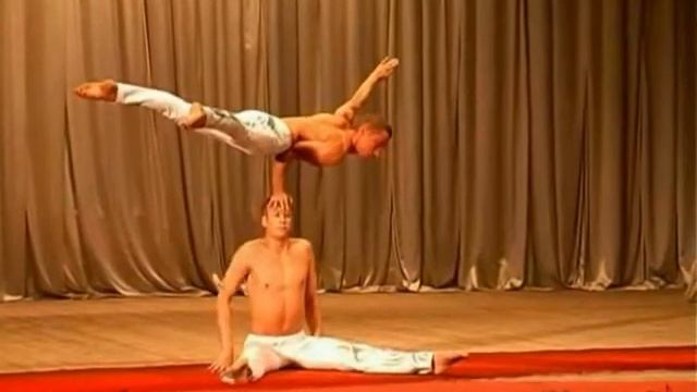 акробаты.avi смотреть онлайн
