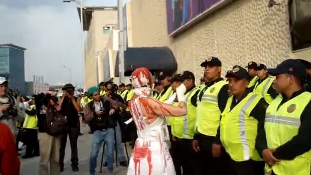 Rocío Boliver Trata De Despertar A México