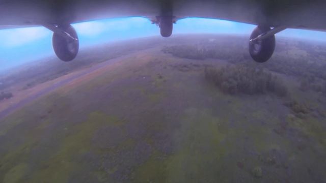 Як-18А RC (Yak-18A) взлет и посадка на автопилоте (вид от закрылка) смотреть онлайн