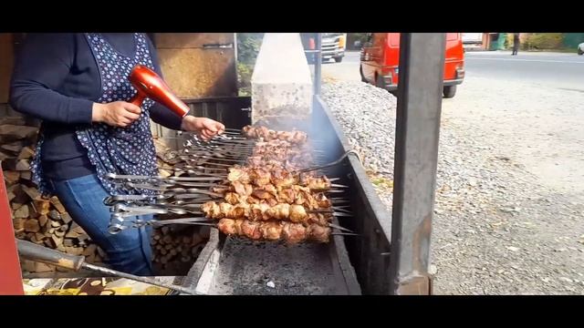 Ловіть локацію смачного шашлика на трасі Київ- Чоп смотреть онлайн