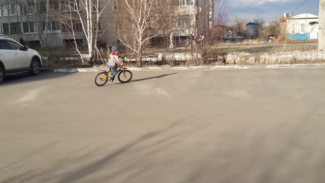 Катание на велосипеде смотреть онлайн