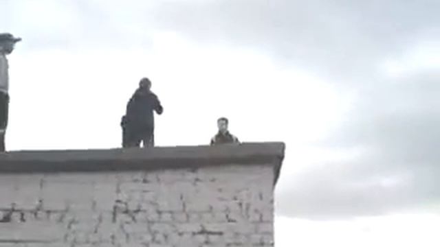 Пьяные ребята после тренеровке паркурят смотреть онлайн