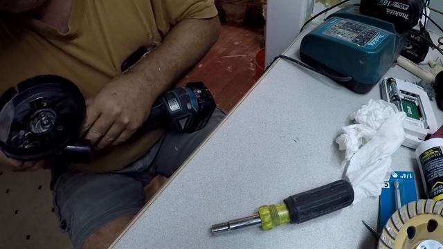 Tool Review - 4"-5" Right Angle Grinder Vacuum Shroud By Dustless Technologies смотреть онлайн