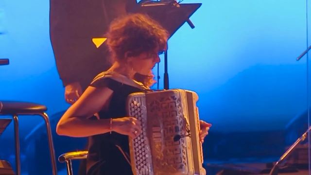 Charles Aznavour - Emmenez moi - Live смотреть онлайн