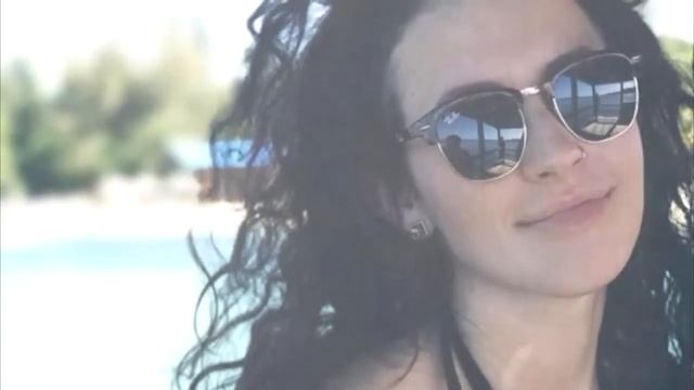 Она купила бездомному еду. Час спустя он протянул ей смятую записку! смотреть онлайн