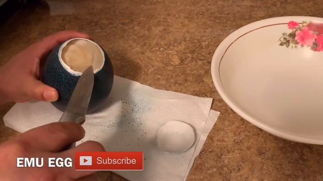 How To Open An Emu Egg/ Como Abrir Un Huevo De Emu / Extra Cooking 🍳