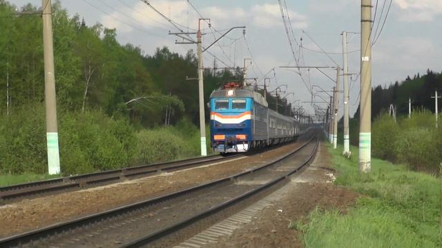 Электровоз ЧС7-041 с фирменным поездом "Полонез" смотреть онлайн