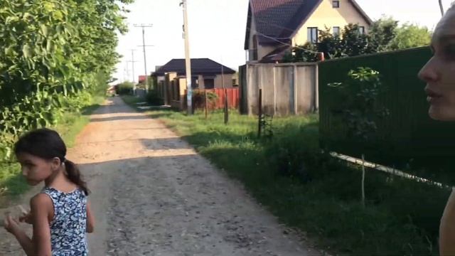 Гуляем по посёлку. Семейный влог. смотреть онлайн