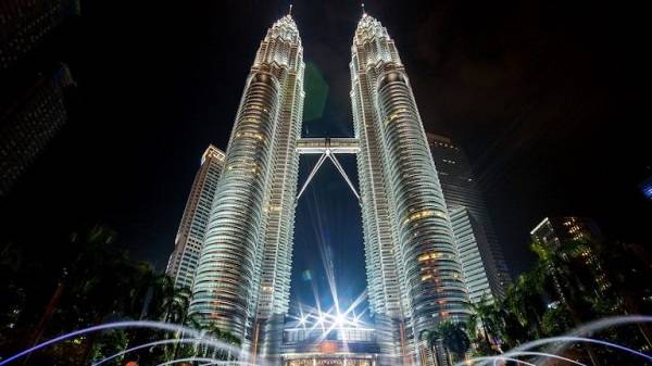 БАШНИ ПЕТРОНАС (г. Куала-Лумпур) смотреть онлайн