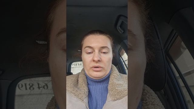 Мужчина бросает женщину.