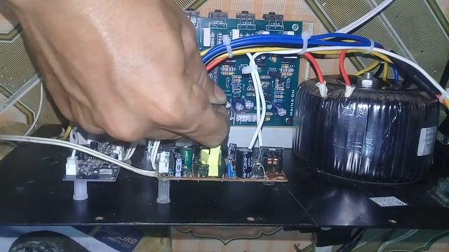 Độ loa kéo bằng mạch âm ly 4 sò смотреть онлайн